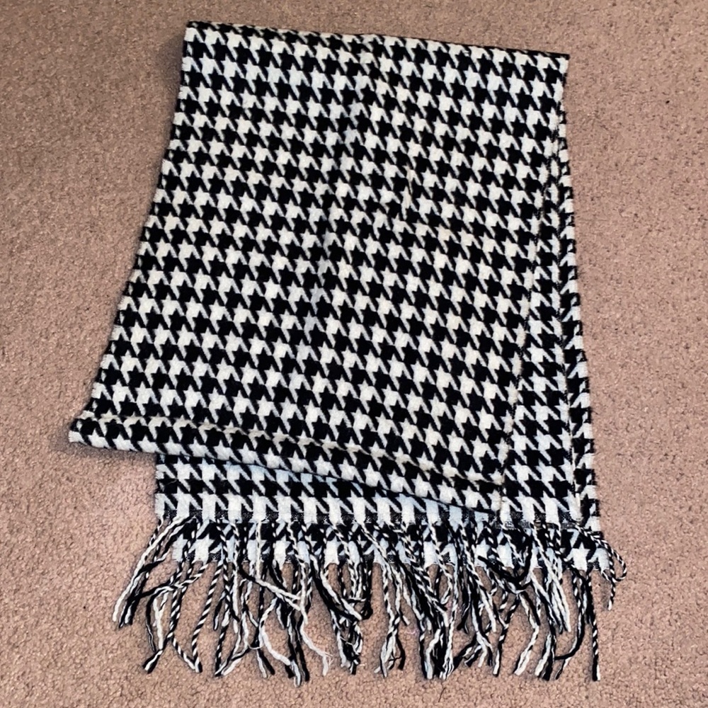 Houndstooth scarf